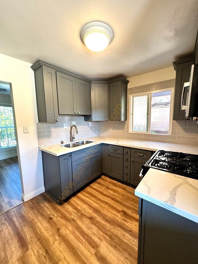 Building Photo - Beautifual Home