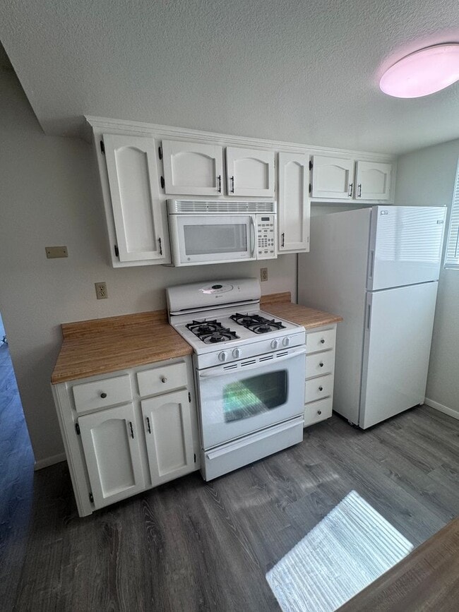 Building Photo - Must be 55 years of age or older to rent