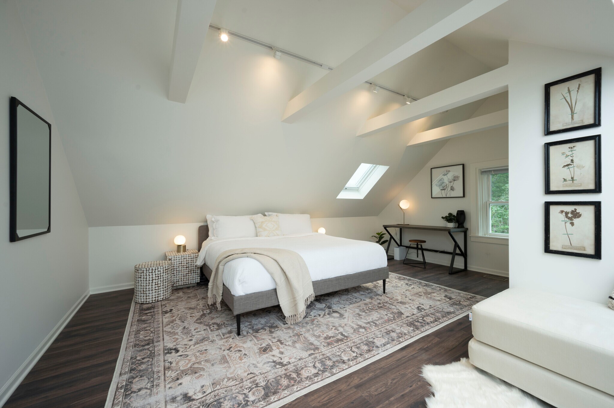 Building Photo - 1939 N Honore St