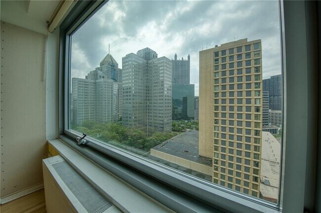 Building Photo - 320 Fort Duquesne Blvd