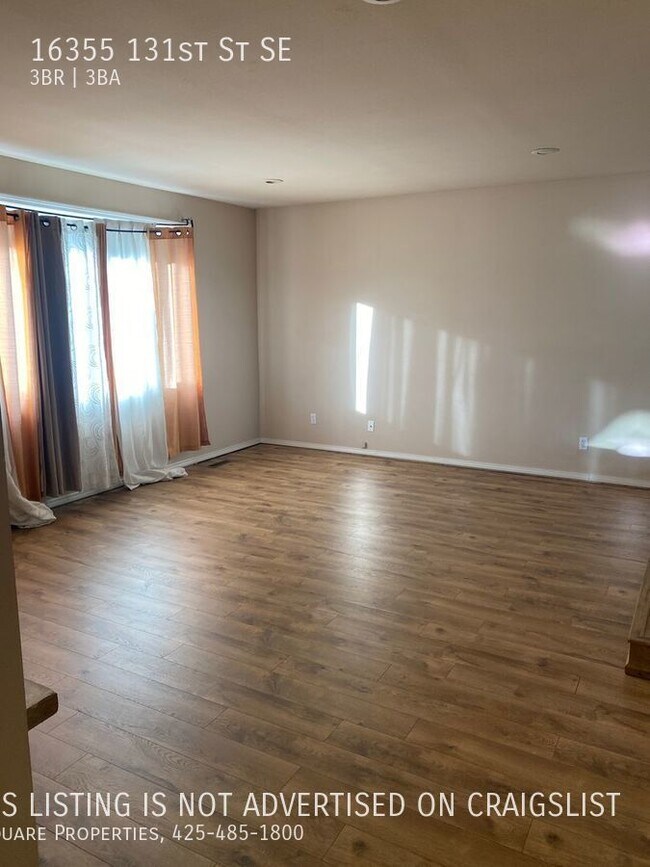 Building Photo - Unique 3 Bedroom Home with Daylight Baseme...