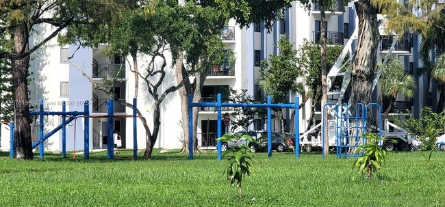 Building Photo - 2531 NW 56th Ave