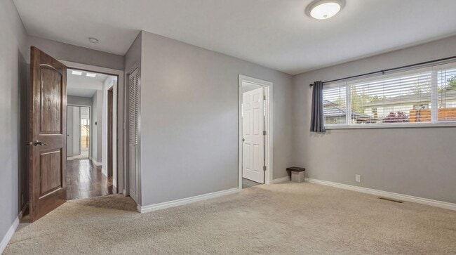 Building Photo - Wasatch Blvd Gem!! Hot Tub, Sauna, & Trails in Top SLC Location