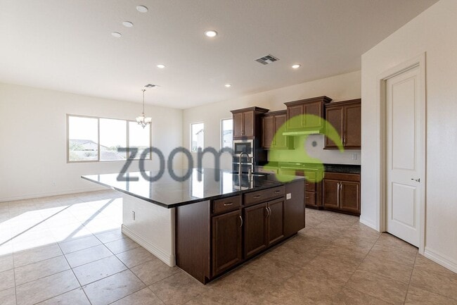 Building Photo - Beautiful Views!