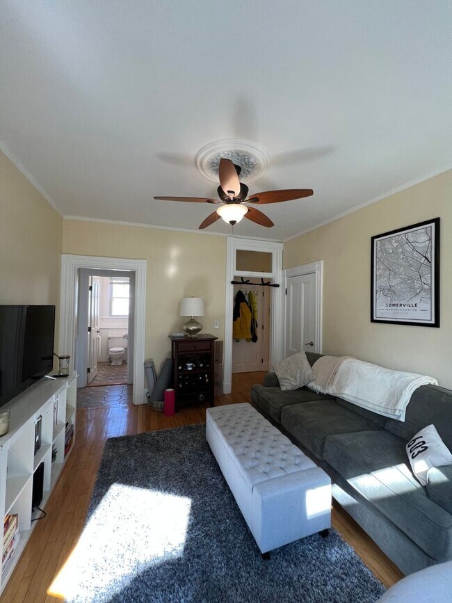 Building Photo - Amazing 4 bed 2.5 bath in Cambridge....