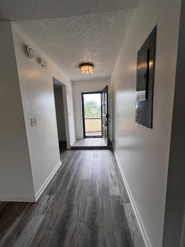 Building Photo - 4803 Triton Ct W