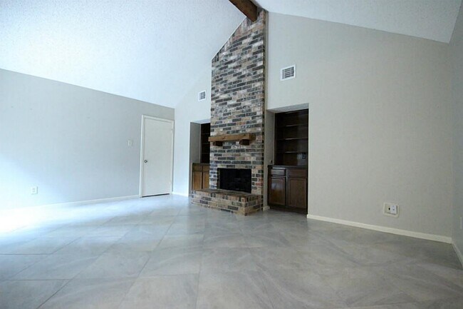 Building Photo - 13 Maywind Ct