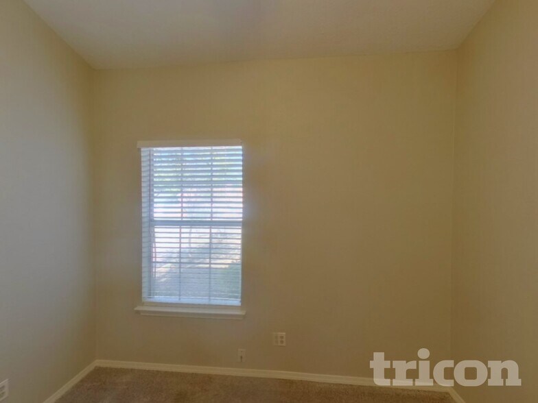 Building Photo - 4652 Baytree Dr