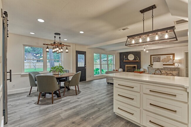 Building Photo - 6214 Fawnwood Dr