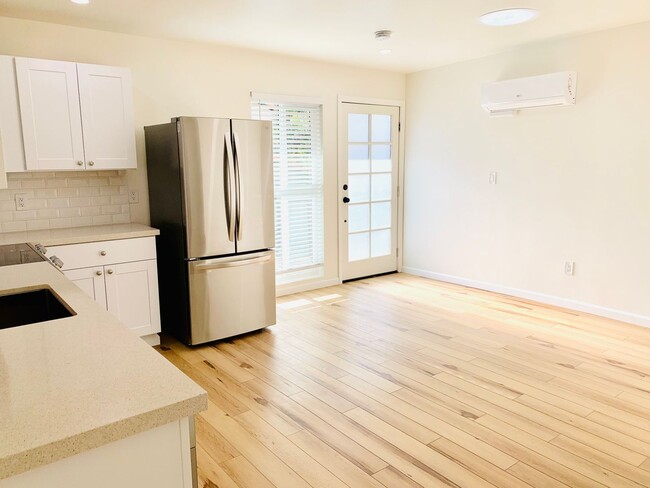 Building Photo - LIVE NEAR THE BEACH & MISSION BAY! 1BD/1BA...