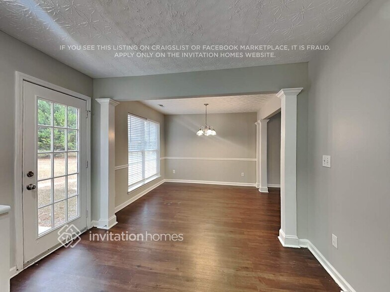 Building Photo - 86 E Main St N