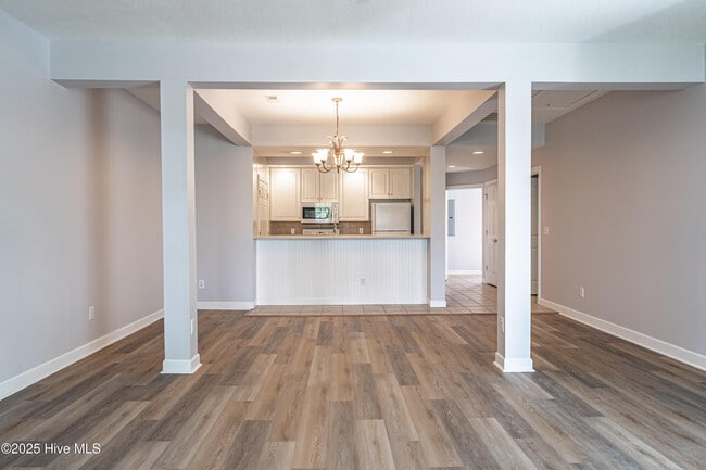 Building Photo - 1733 Woodbrooke Dr