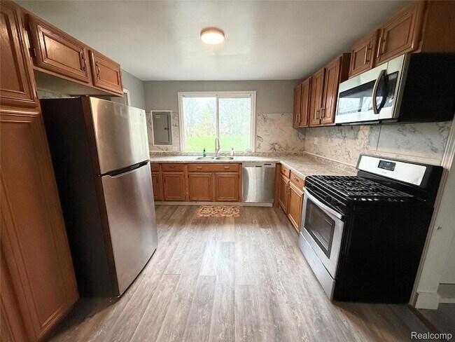 Building Photo - 20500 McKishnie St