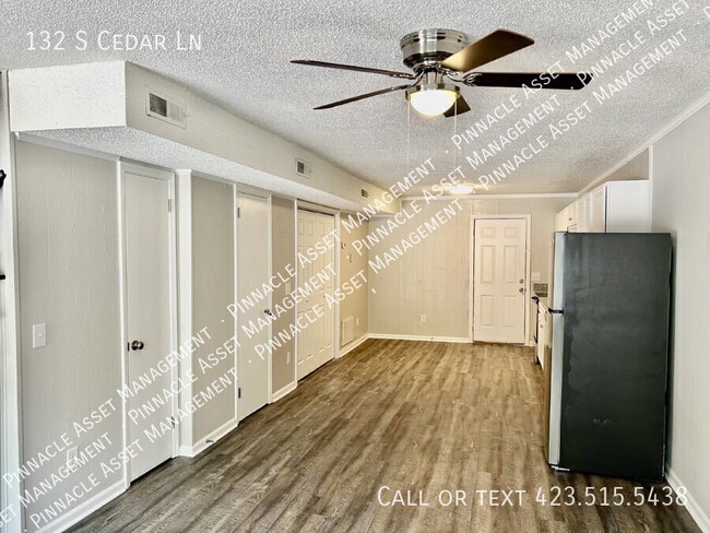 Building Photo - 132 S Cedar Ln