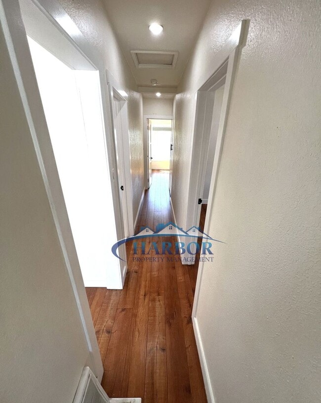 Building Photo - Spacious 3-Bedroom 1.5 Bath with a Large B...