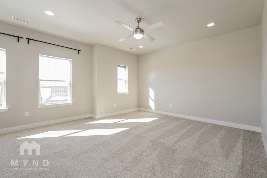 Building Photo - 6047 N Netherland Ct