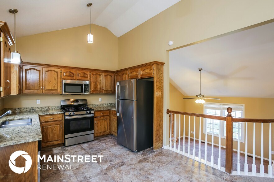 Building Photo - 6500 N Elmwood Ct