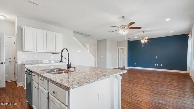 Building Photo - 310 Confidence Wy