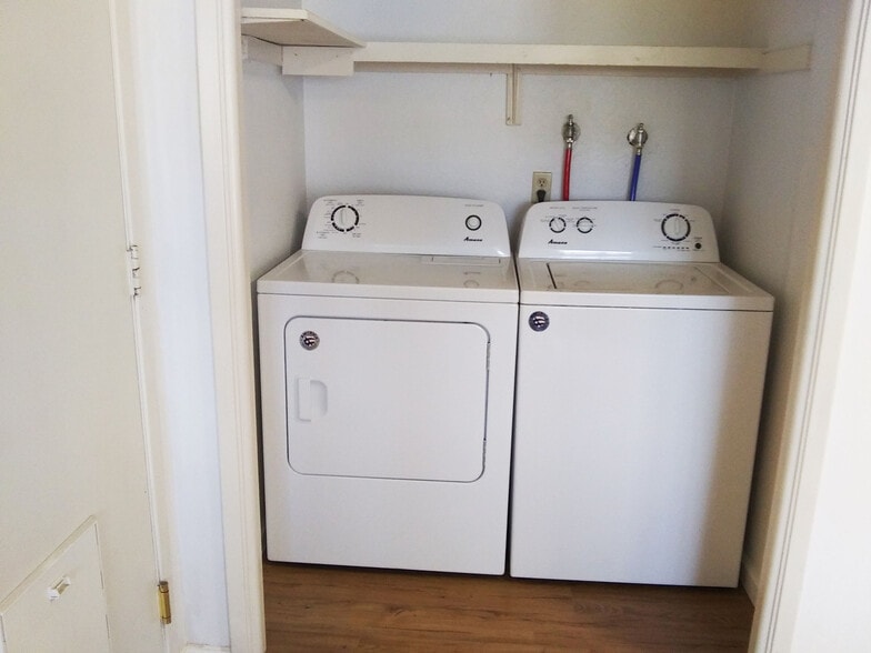 Laundry Room - 3102 Douglas Dr
