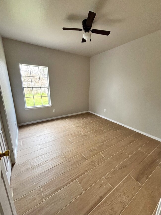 Building Photo - 10445 Wicklowe St