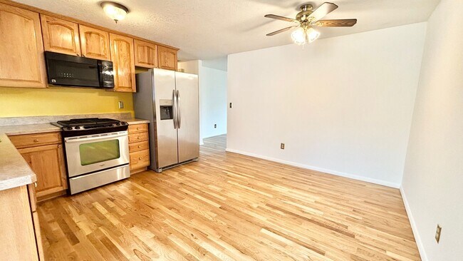 Building Photo - Now Offering Half Month Free! Charming 2BD...