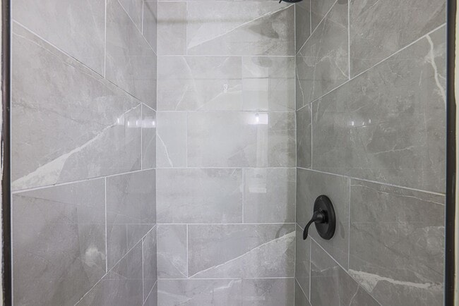 Building Photo - 758 Custis St