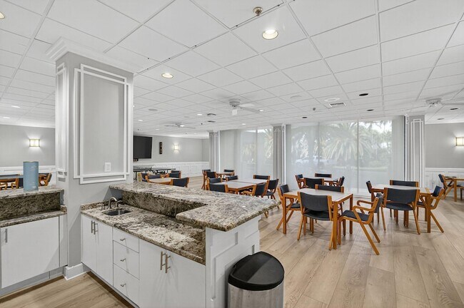 Building Photo - 1190 Jimmy Buffett Mem Hwy