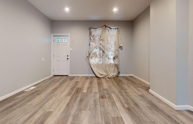 Primary Photo - 929 N St Bernard St