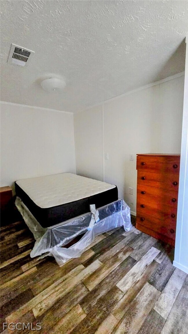 Building Photo - 4850 Pioneer 16th St