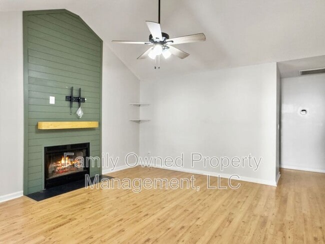 Building Photo - 145 Wilton St
