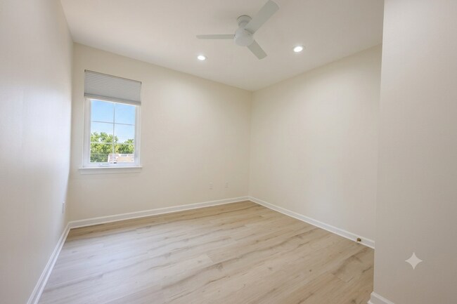 Building Photo - Church Street Village Home For Rent