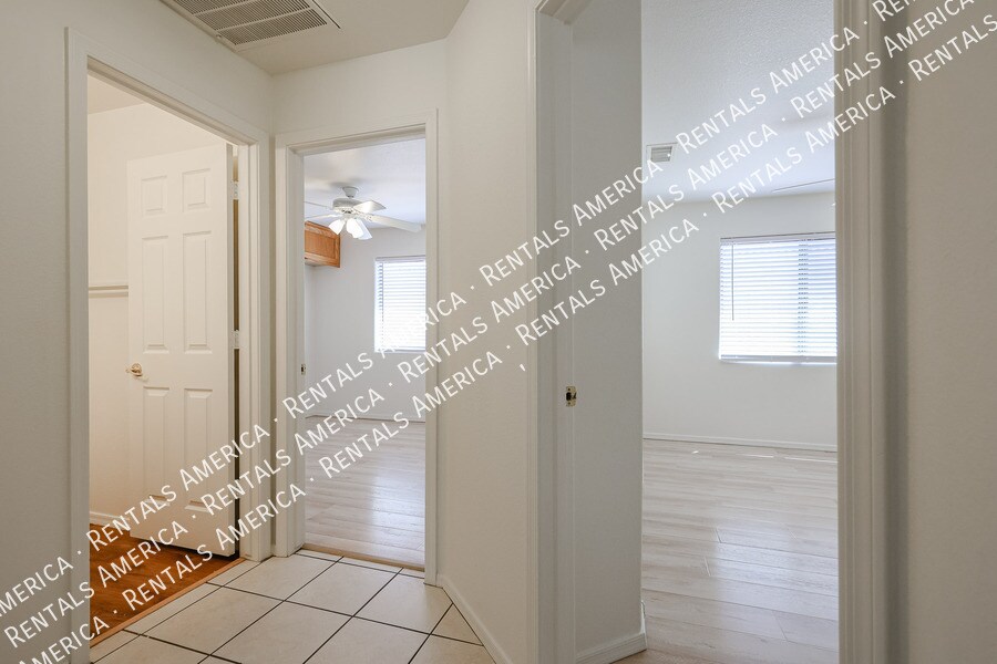 Building Photo - 17463 W Rock Wren Ct