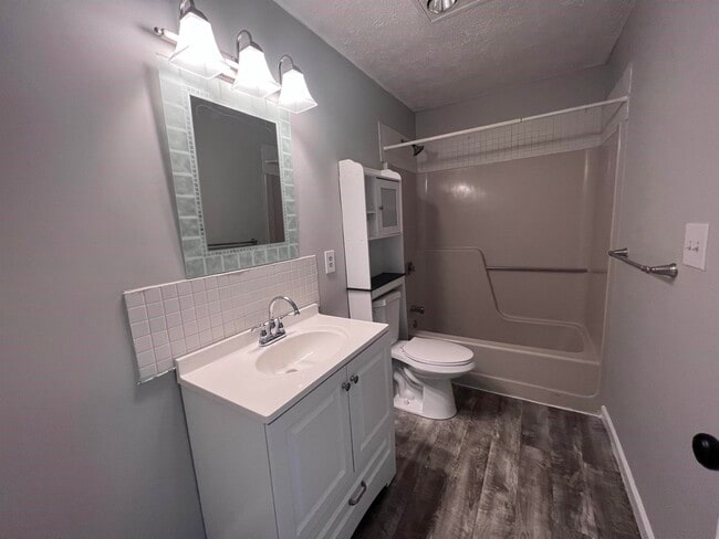 Building Photo - 83 Derryfield Ct