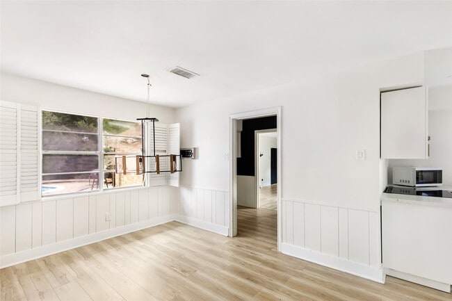 Building Photo - 3602 Ridgeview Dr