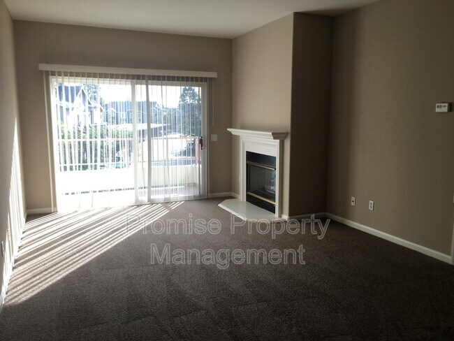 Building Photo - 565