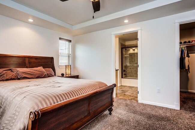 Building Photo - Radiant lake - 3 Bedroom Home