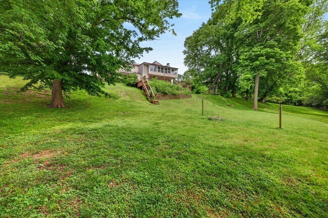 Building Photo - 921 Kingsbury Dr