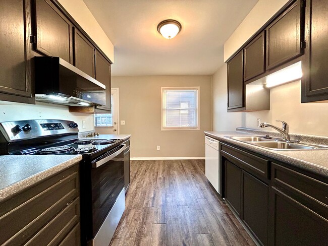 Building Photo - Ivanrest 3689-3695