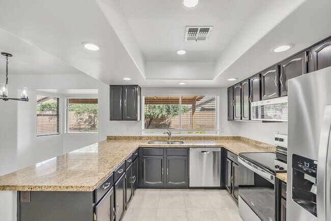 Building Photo - Gorgeous 4-Bedroom Home in Prime 85254 Loc...