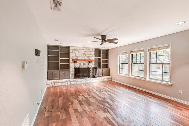 Building Photo - 10905 Wintergreen Hill