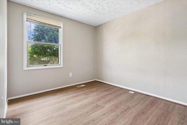 Building Photo - 5913 Spruce Run Ct