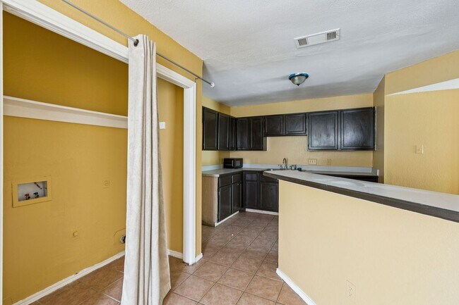 Building Photo - 12719 Bluffview Dr