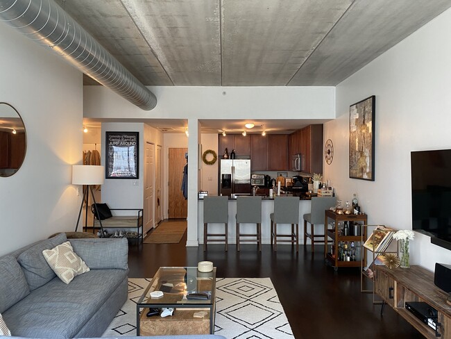 Building Photo - 845 N Kingsbury St