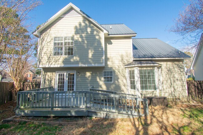 Building Photo - 3 Bedroom 2.5 Bathroom with Bonus Room!