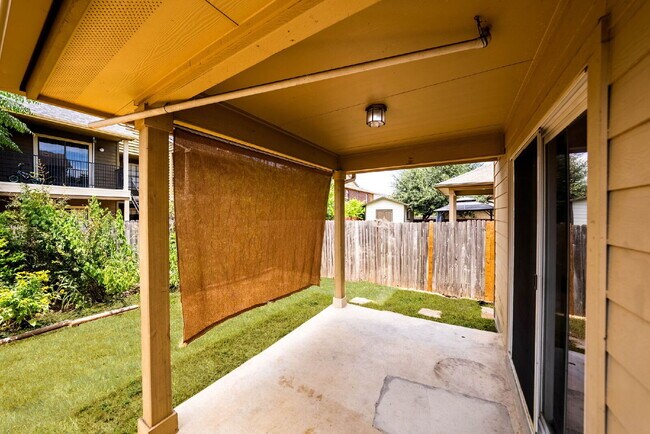 Building Photo - 1 Month Free Rent with an 18 Month Lease!!!