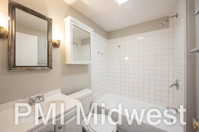 Building Photo - 1319 N Alton Ave