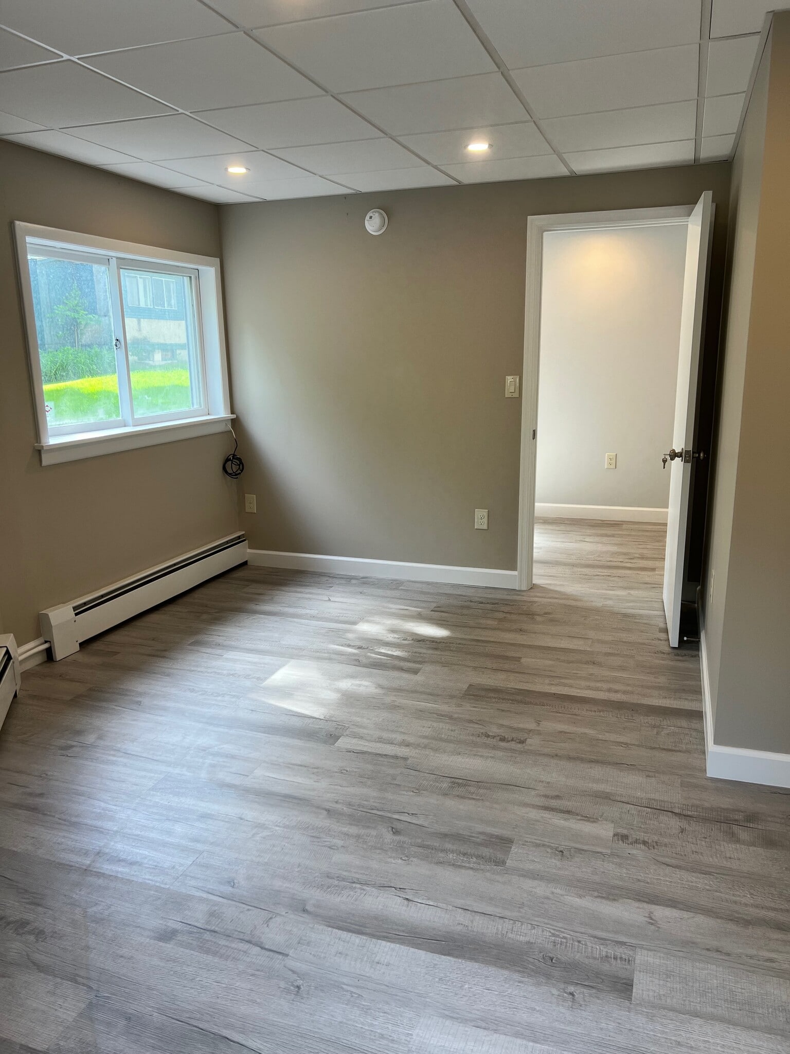 Building Photo - 410 Hillview Plz