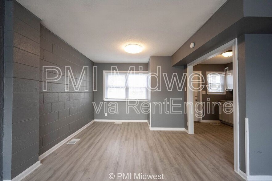 Building Photo - 6056 E 16th St