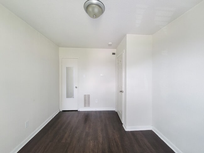 Building Photo - 101 Brookside Ln