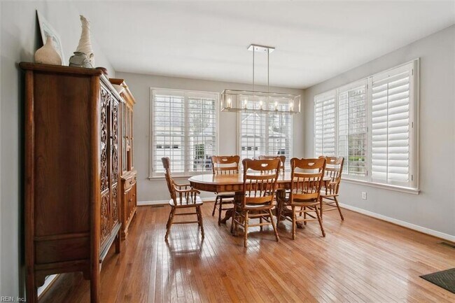 Building Photo - 5681 Regal Ct
